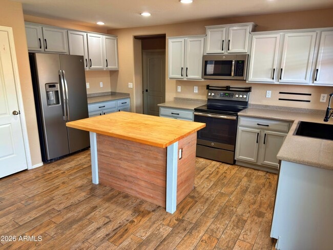 Building Photo - 43210 W Maricopa Ave