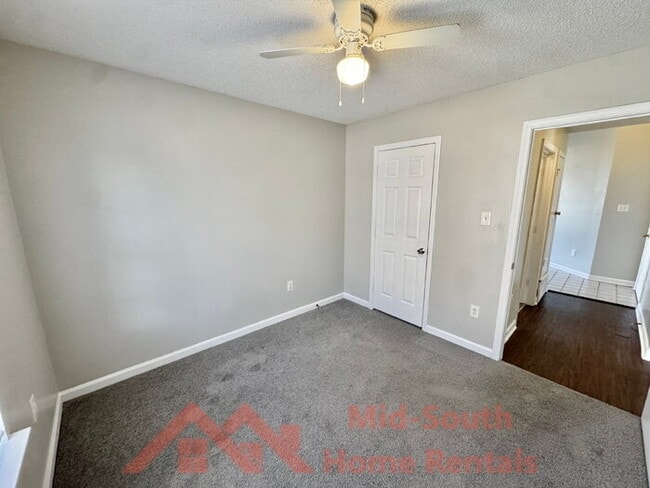 Building Photo - 6416 Valley Oak Dr