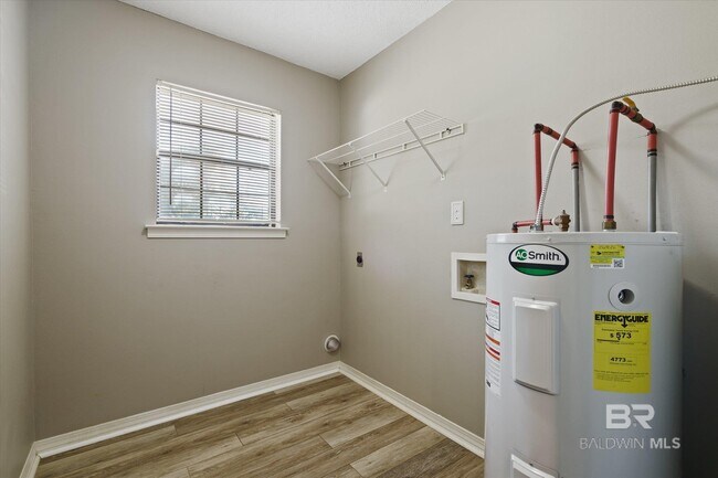 Building Photo - 10510 Gayfer Rd Ext