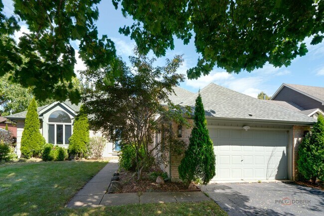 Primary Photo - 120 E Margaret Terrace