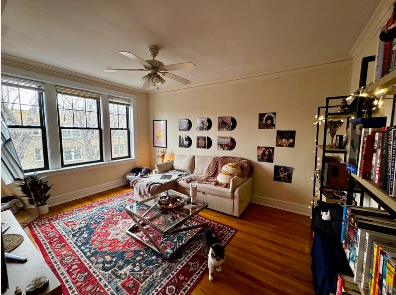 Building Photo - 1955 W Winnemac Ave