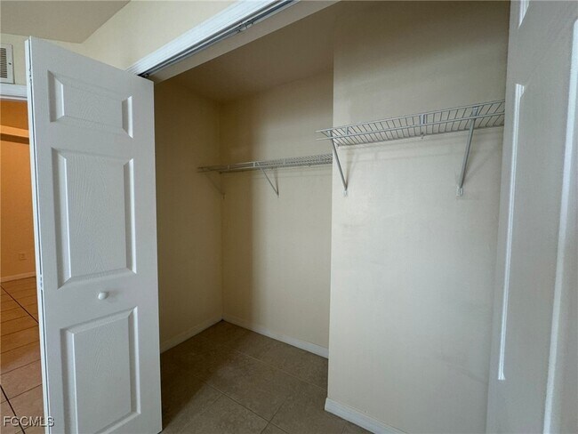 Building Photo - 409 Nicholas Pkwy W