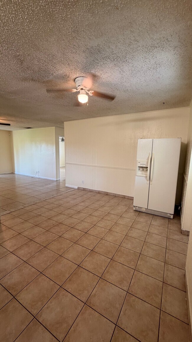 Building Photo - 1584 E Breezy Ln