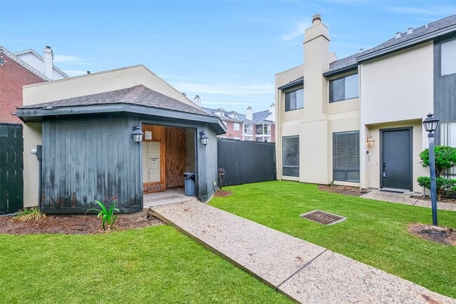 Building Photo - 1112 Bering Dr