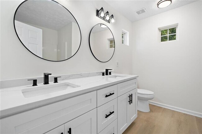 Building Photo - 872 Windcroft Cir NW