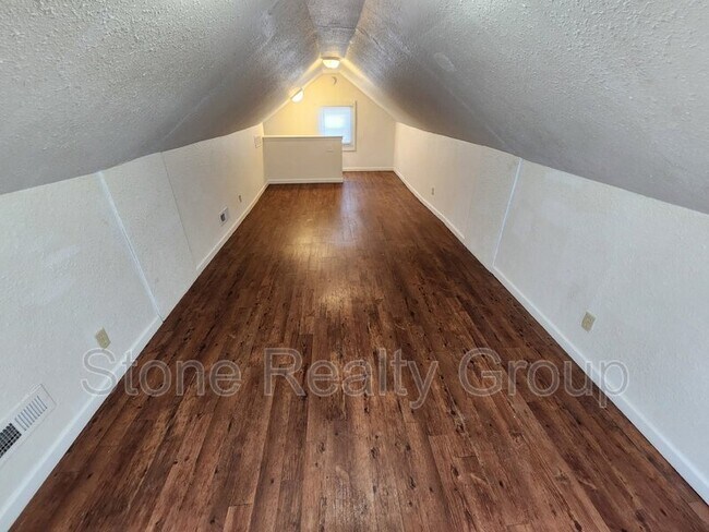 Building Photo - 512 N Virginia St
