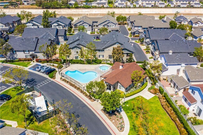 Building Photo - 744 N Siavohn Dr