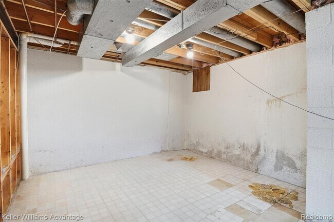 Building Photo - 5271 Wright Way E