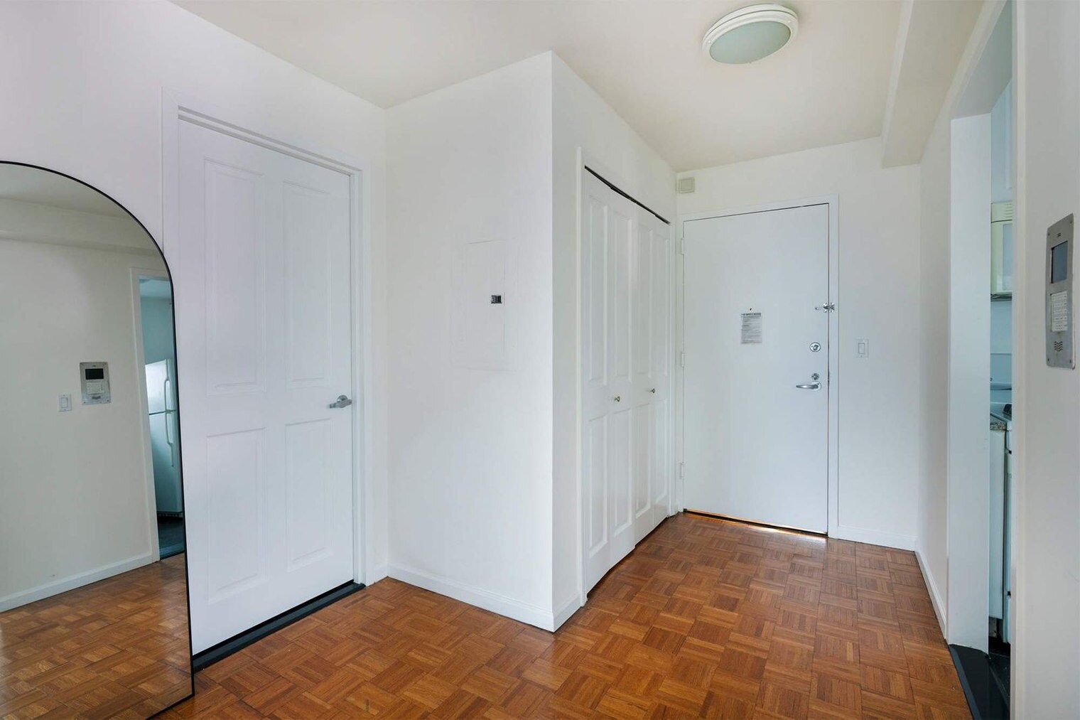 Building Photo - 350 W 43rd St