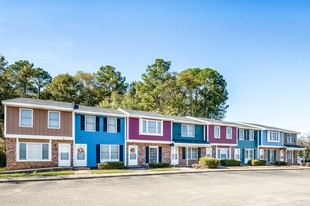 Primary Photo - Lakeside Apartments