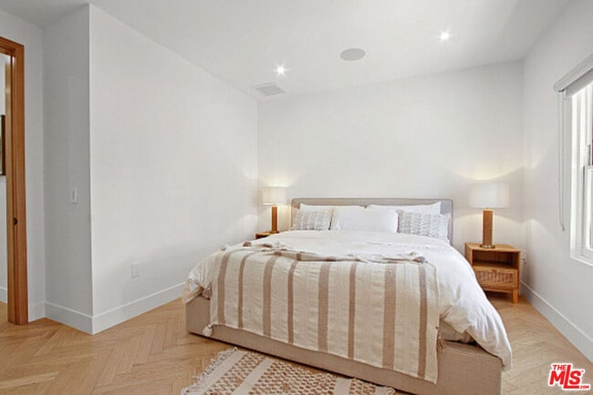 Building Photo - 9451 Sunset Blvd