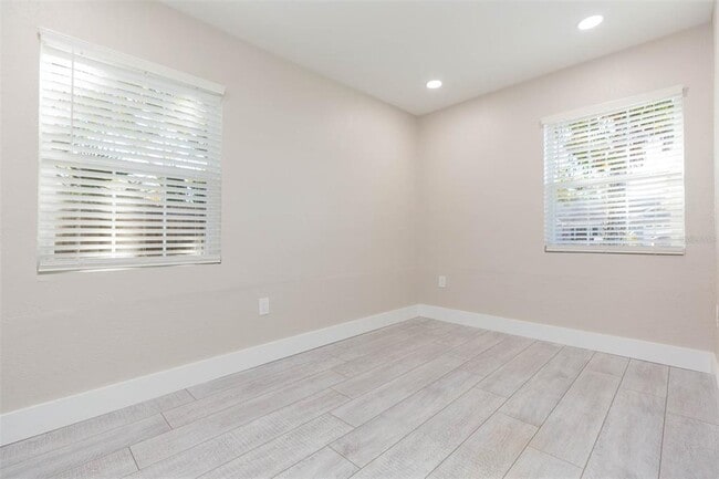 Building Photo - 4203 W Oklahoma Ave