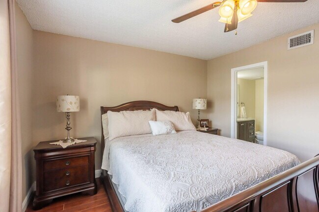 Building Photo - 2423 NW 89th Dr