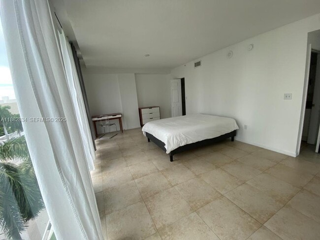 Building Photo - 275 NE 18th St