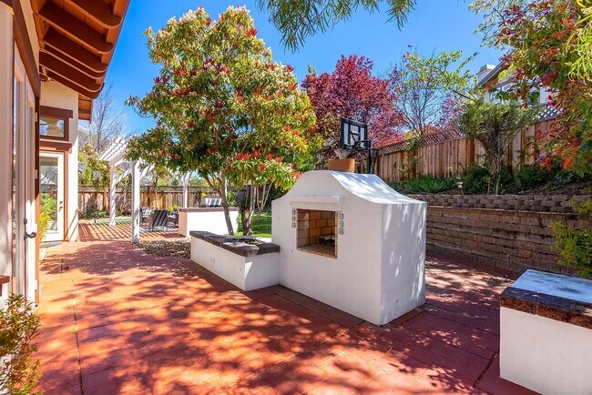 Building Photo - 1923 Nicosia Ct