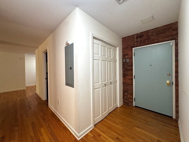 Building Photo - 362 Granville Rd