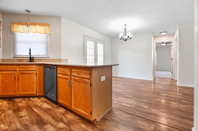 Building Photo - Three Bedroom in Sango!