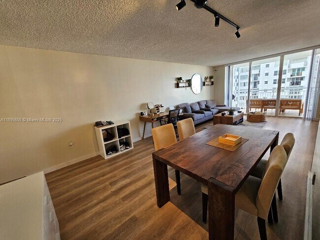 Building Photo - 18061 Biscayne Blvd