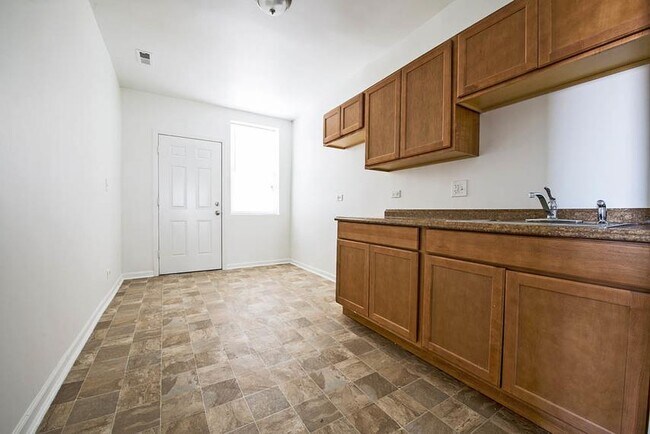 Building Photo - 6715 S Dorchester