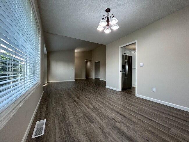 Building Photo - Beautiful Single Family Home in N. Keizer