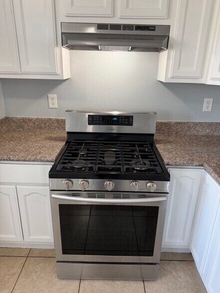 Building Photo - 238 E 73rd St