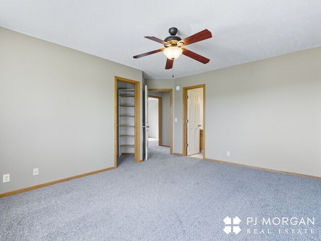 Building Photo - 3 Bedroom, 3 Bathroom - Available Immediately