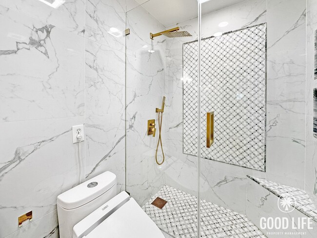 Building Photo - Price Reduced! Stunning Irvine 4BR Home – Private Yard & 2-Car Garage