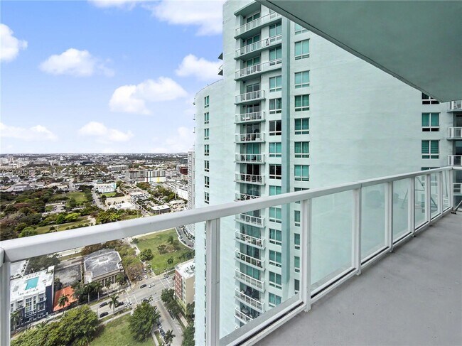 Building Photo - 1900 N Bayshore Dr