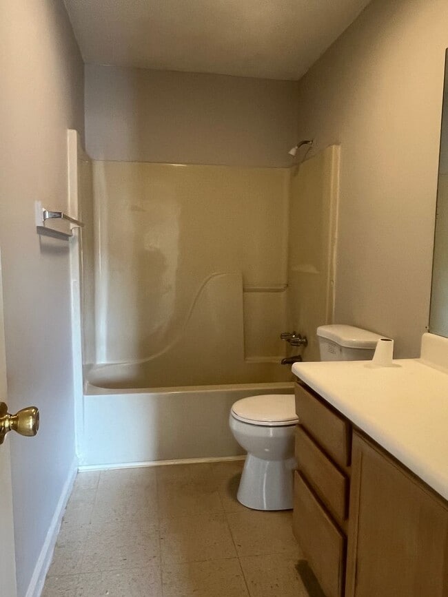 Building Photo - 8135-8135 Carlton Trail NW