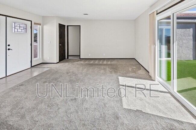 Building Photo - 2960 Star Dr