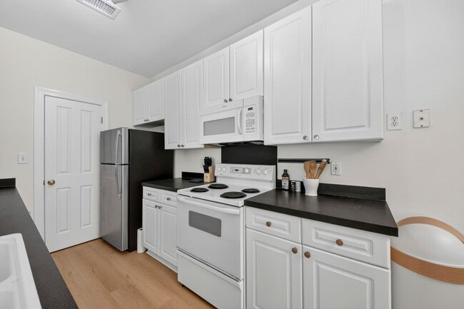 Building Photo - 1745 Wyngate Cir