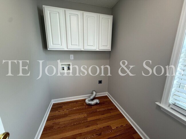 Building Photo - Spacious 3 Bedroom Home with Primary Suite on Main Level in Camden Forest
