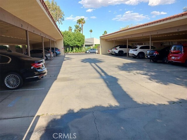 Building Photo - 2679 N Whitewater Club Dr