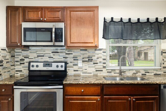 Building Photo - 22723 Braken Carter Ln