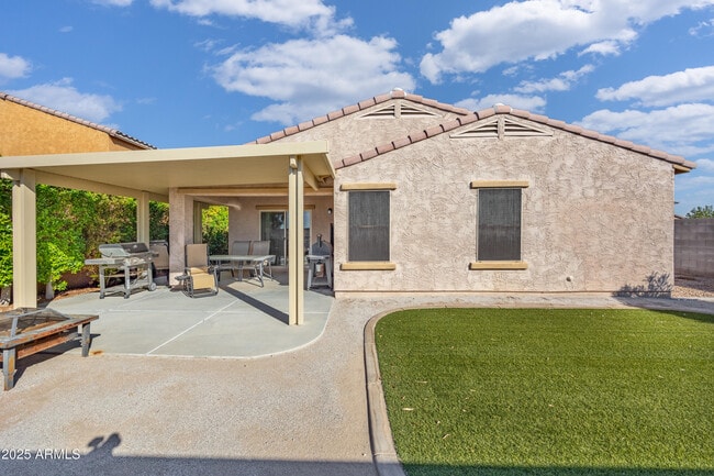 Building Photo - 18557 W Pueblo Ave