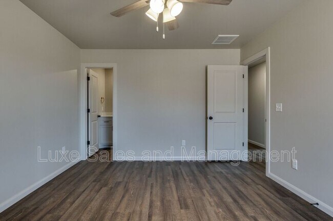 Building Photo - 400 Keiths Wy