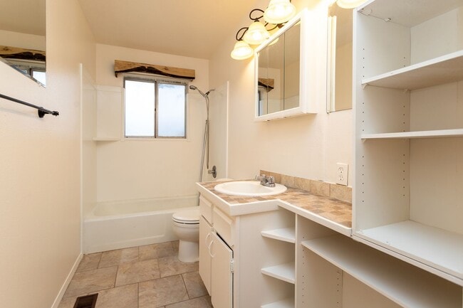 Building Photo - Stunning Ranch Style Home in East Colorado Springs!