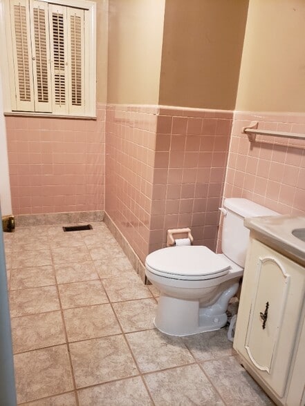 Building Photo - 5800 Clearview Hills Dr