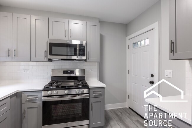 Building Photo - 1139 Oak Ave