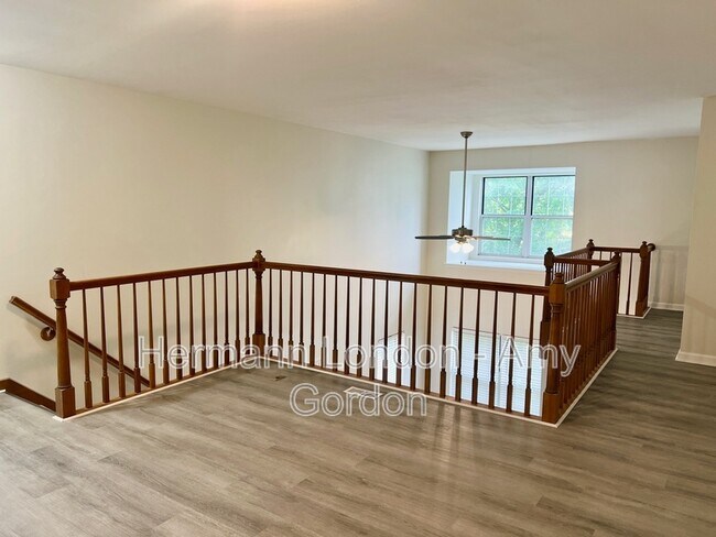 Building Photo - 4225 W Pine Blvd