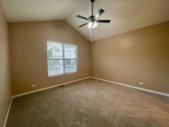 Building Photo - 526 Grosvenor Ln