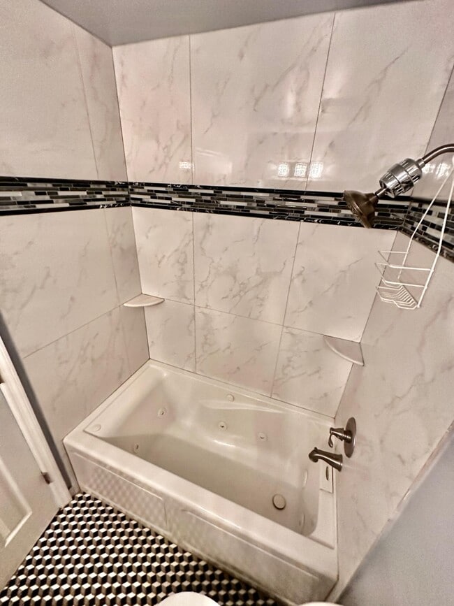 Building Photo - 5704 Channel Dr