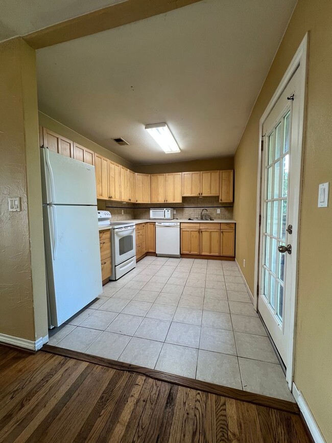 Building Photo - 850 N Harbin Dr