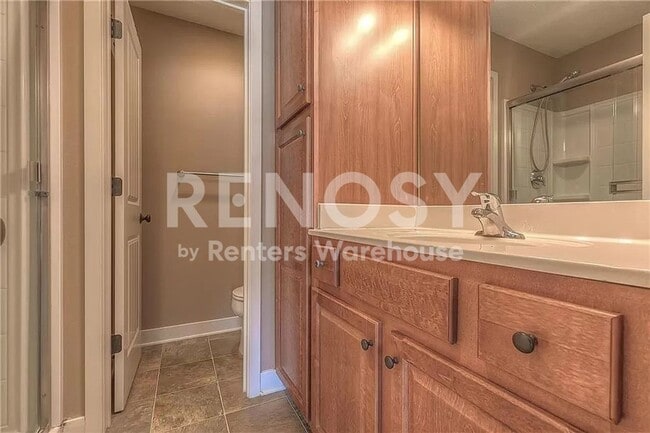 Building Photo - 3 Bedroom / 3.5 Bath Townhouse Near KU MED -  Available in August