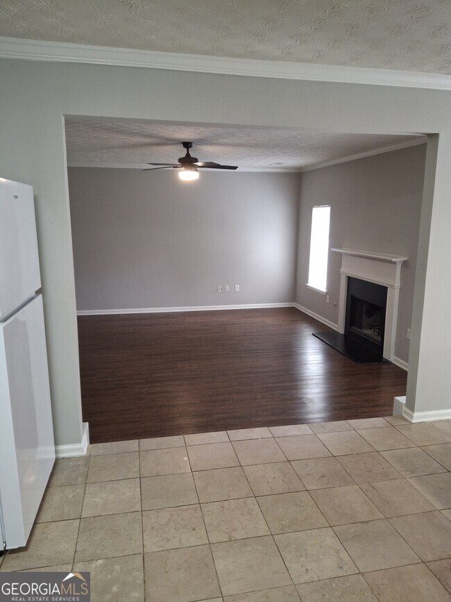 Building Photo - 235 Vaness Dr