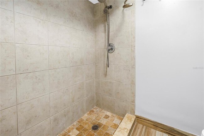 Building Photo - 8415 Gardens Cir