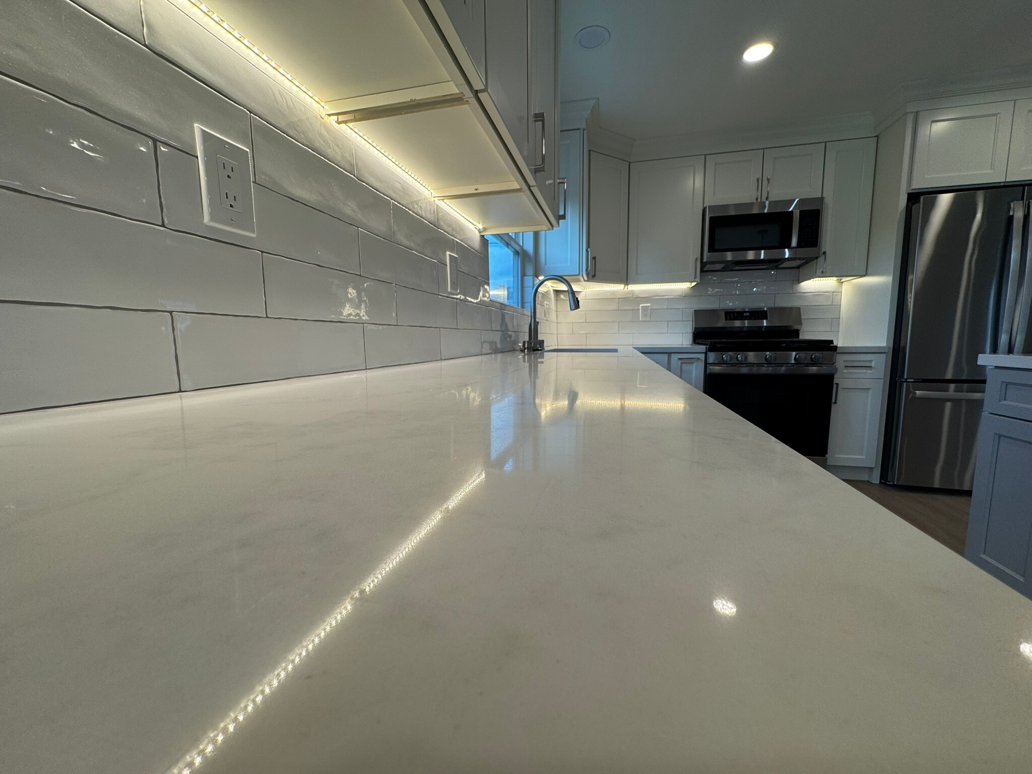 Kitchen counter - 3185 Oriole Dr