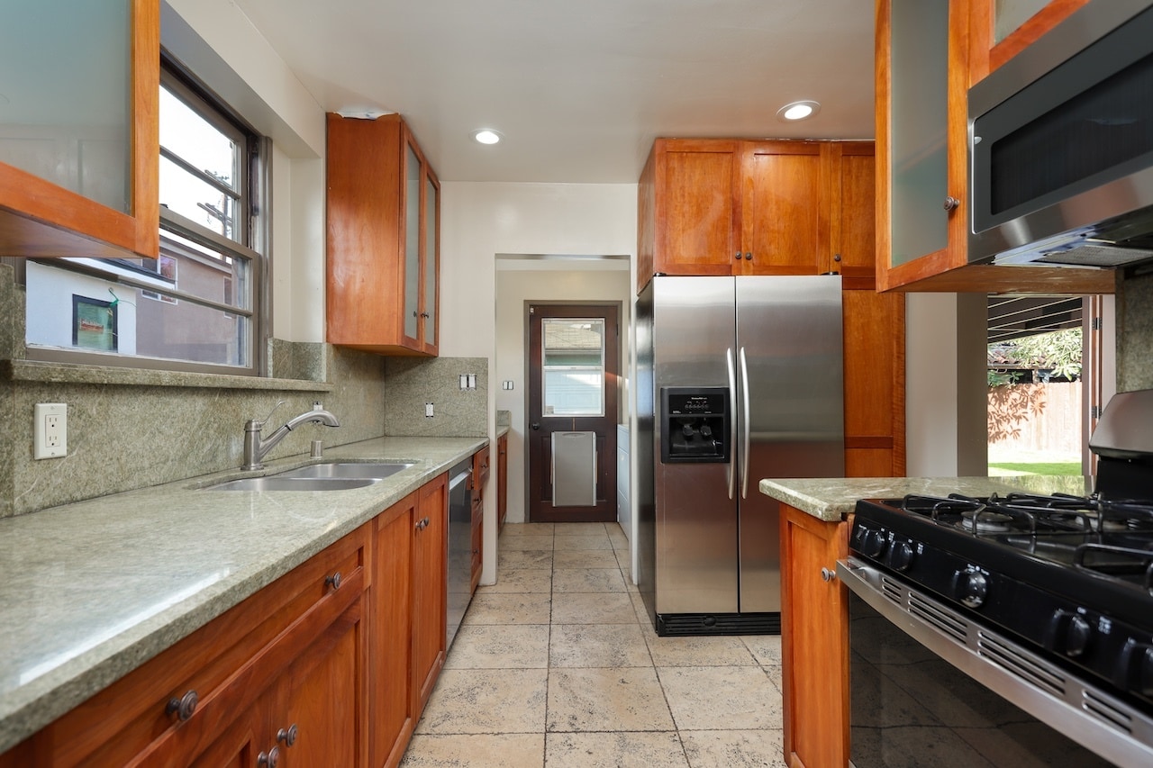 Building Photo - 2587 S Westgate Ave