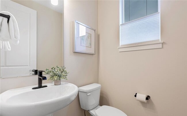 Building Photo - Modern Fully Air-Conditioned Luxury Home in Canyon Park