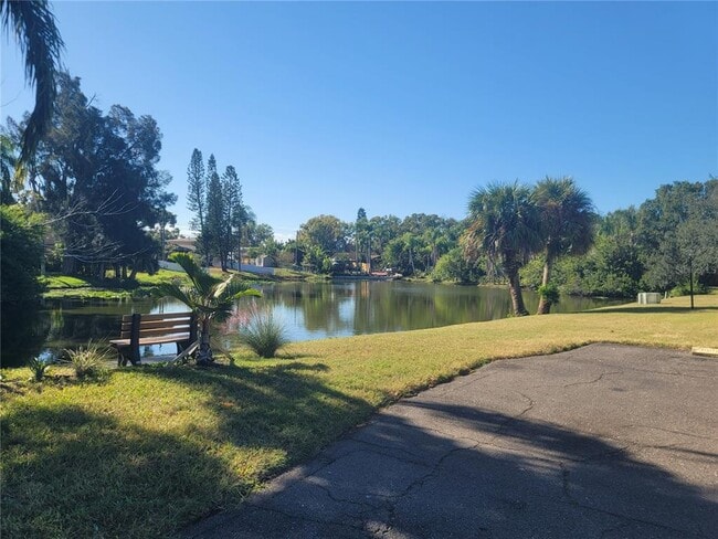 Building Photo - 4215 E Bay Dr